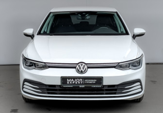 Подержанный автомобиль Volkswagen Golf Hatchback 2020 года (2 фото)