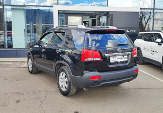 Подержанный автомобиль Kia Sorento 2011 года (7 фото)