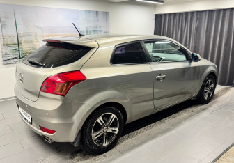 Подержанный автомобиль Kia Ceed Hatchback 2010 года (4 фото)