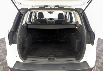 Подержанный автомобиль Ford Kuga 2017 года (10 фото)