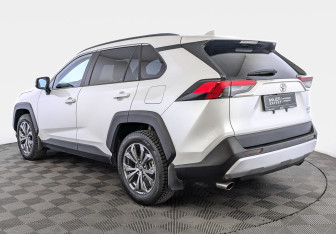 Подержанный автомобиль Toyota RAV4 2024 года (7 фото)