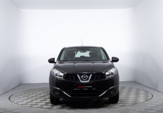 Подержанный автомобиль Nissan Qashqai 2013 года (2 фото)