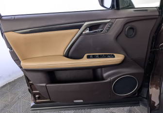 Подержанный автомобиль Lexus RX 2017 года (19 фото)
