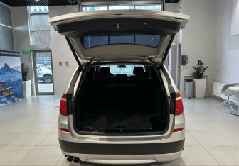 Подержанный автомобиль BMW X3 2011 года (7 фото)