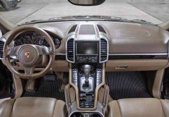 Подержанный автомобиль Porsche Cayenne 2013 года (16 фото)
