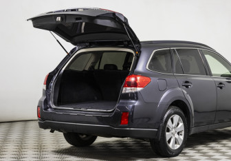 Подержанный автомобиль Subaru Outback Wagon 2010 года (18 фото)