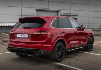 Подержанный автомобиль Porsche Cayenne 2015 года (6 фото)
