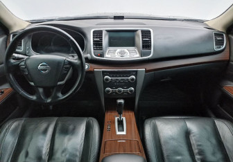 Подержанный автомобиль Nissan Teana 2010 года (12 фото)