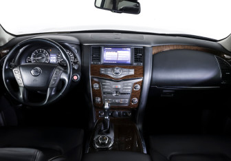 Подержанный автомобиль Nissan Patrol 2013 года (15 фото)