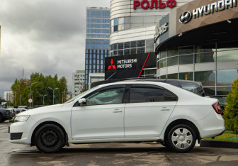 Подержанный автомобиль Skoda Rapid Liftback 2018 года (6 фото)