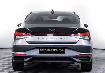 Подержанный автомобиль Hyundai Elantra Sedan 2021 года (4 фото)