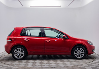 Подержанный автомобиль Volkswagen Golf Hatchback 2012 года (6 фото)