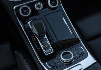 Подержанный автомобиль Hongqi H9 2020 года (17 фото)