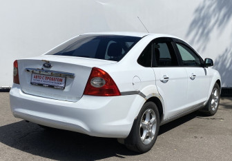Подержанный автомобиль Ford Focus Sedan 2008 года (5 фото)