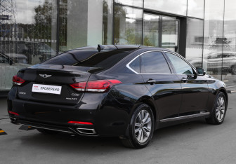 Подержанный автомобиль Genesis G80 2017 года (5 фото)