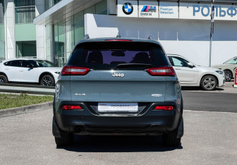 Подержанный автомобиль Jeep Cherokee 2014 года (6 фото)