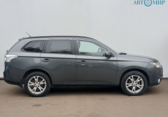 Подержанный автомобиль Mitsubishi Outlander 2014 года (4 фото)