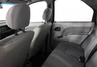 Подержанный автомобиль Renault Logan Sedan 2009 года (8 фото)
