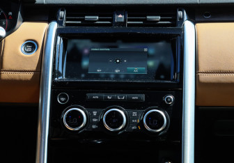 Подержанный автомобиль Land Rover Discovery 2018 года (14 фото)