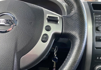 Подержанный автомобиль Nissan X-Trail 2011 года (12 фото)