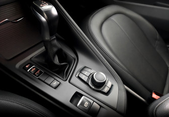 Подержанный автомобиль BMW X1 2016 года (25 фото)