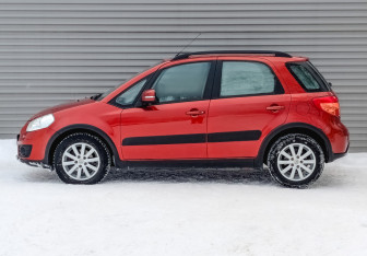 Подержанный автомобиль Suzuki SX4 Hatchback 2011 года (8 фото)