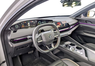 Подержанный автомобиль Changan UNI-V 2024 года (16 фото)