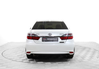 Подержанный автомобиль Toyota Camry Sedan 2017 года (6 фото)
