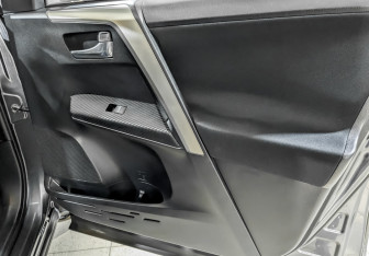 Подержанный автомобиль Toyota RAV4 2014 года (24 фото)