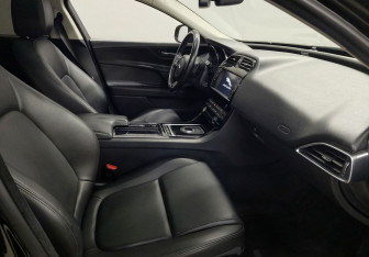 Подержанный автомобиль Jaguar XE 2018 года (9 фото)