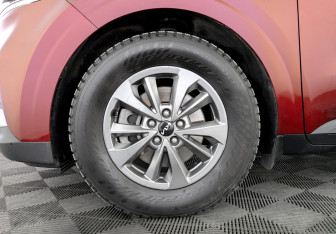 Подержанный автомобиль Kia Carnival 2022 года (19 фото)