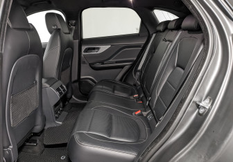 Подержанный автомобиль Jaguar F-Pace 2020 года (18 фото)