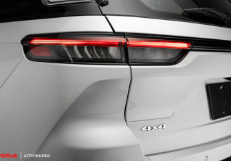 Подержанный автомобиль Jeep Grand Cherokee 2023 года (8 фото)