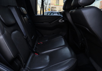 Подержанный автомобиль Nissan Pathfinder 2012 года (10 фото)