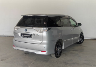 Подержанный автомобиль Toyota Estima 2012 года (6 фото)