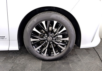 Подержанный автомобиль Toyota Alphard 2024 года (18 фото)