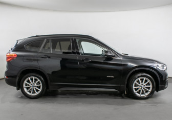 Подержанный автомобиль BMW X1 2017 года (4 фото)