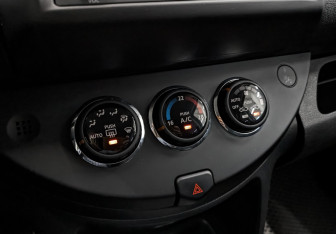 Подержанный автомобиль Nissan Note 2013 года (21 фото)