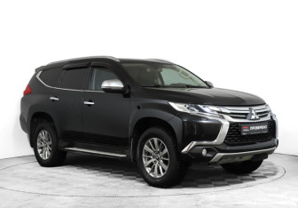 Подержанный автомобиль Mitsubishi Pajero Sport 2017 года (3 фото)