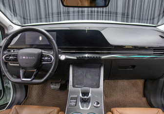 Подержанный автомобиль Omoda C5 2024 года (14 фото)