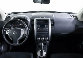 Подержанный автомобиль Nissan X-Trail 2012 года (10 фото)