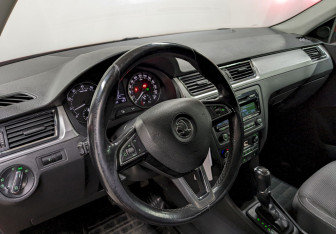 Подержанный автомобиль Skoda Rapid Liftback 2014 года (13 фото)