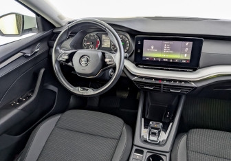 Подержанный автомобиль Skoda Octavia Liftback 2021 года (29 фото)