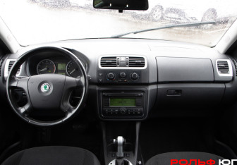 Подержанный автомобиль Skoda Fabia Hatchback 2008 года (11 фото)
