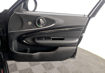 Подержанный автомобиль MINI Clubman Wagon 2021 года (24 фото)