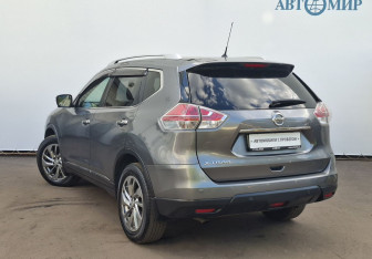 Подержанный автомобиль Nissan X-Trail 2015 года (7 фото)