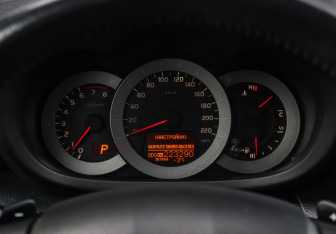 Подержанный автомобиль Toyota RAV4 2011 года (25 фото)