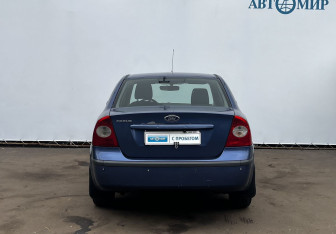 Подержанный автомобиль Ford Focus Sedan 2006 года (6 фото)