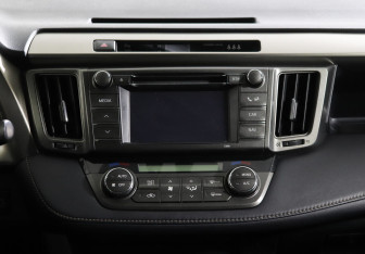 Подержанный автомобиль Toyota RAV4 2013 года (9 фото)