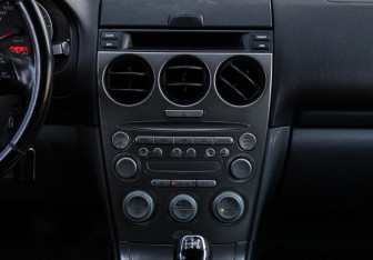 Подержанный автомобиль Mazda 6 Sedan 2005 года (10 фото)